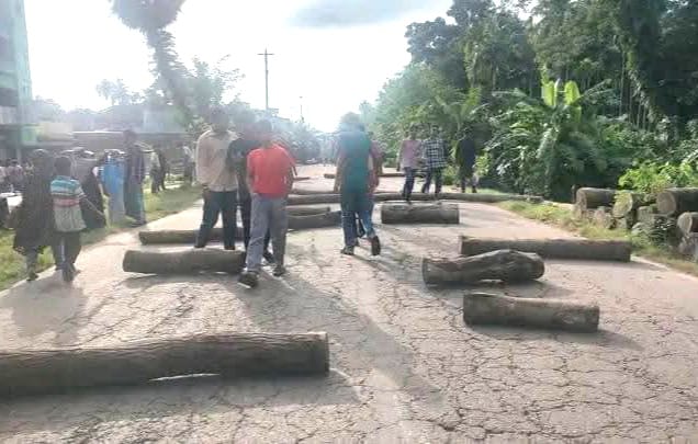 লক্ষ্মীপুরে বাসচাপায় মাদ্রাসাছাত্রী নিহত, সড়ক অবরোধ